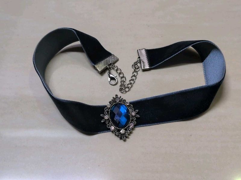 Elegant Blue Stone Choker