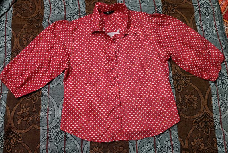 Chic Red Heart Print shirt