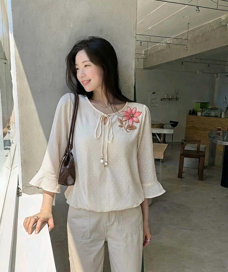 New with tag Korean Cream Embroidered Bell Sleeve