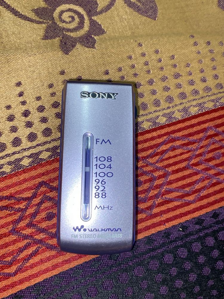 RARE Sony Walkman SRF-S56 Mini Fm/Am Radio