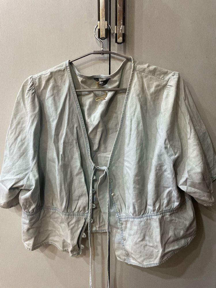 Light Wash Tie-Front Cropped Top