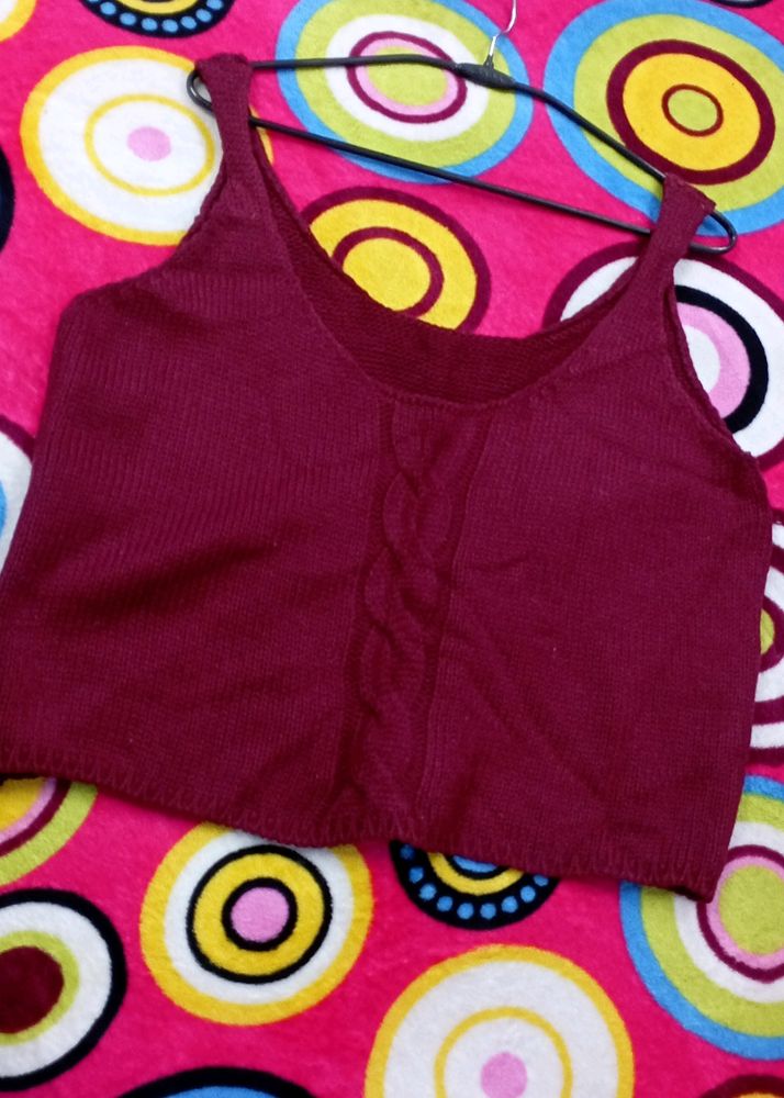🤩🤩 Aww. Urbanic Style Knitted Crop Top