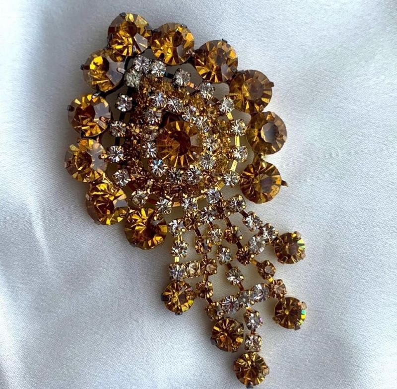 Artificial Diamond ♦️ Brooch