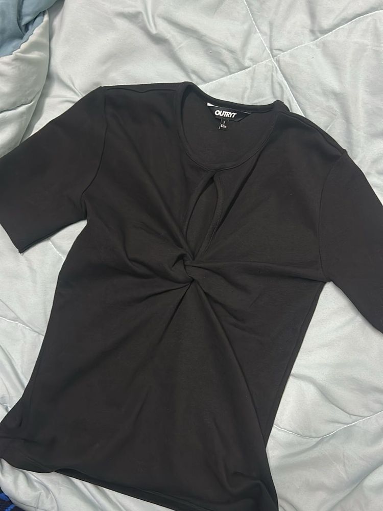 Chic Twisted Front Black Top