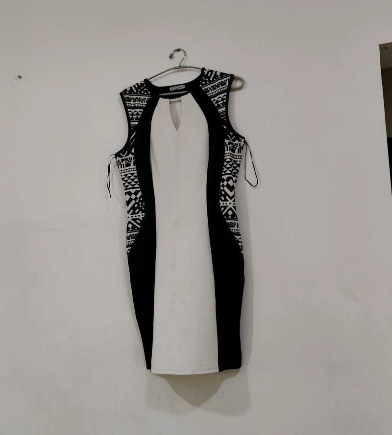 Black &amp; White Sleeveless Dress