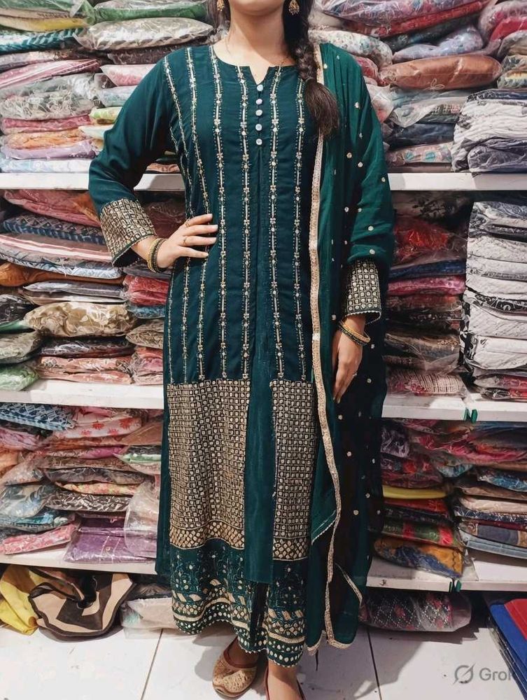 Elegant Teal Kurta Set with Gold Embellishments