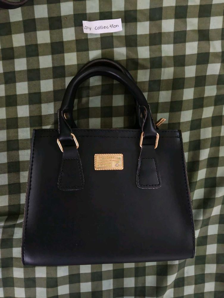 Chic structure Black Handbag