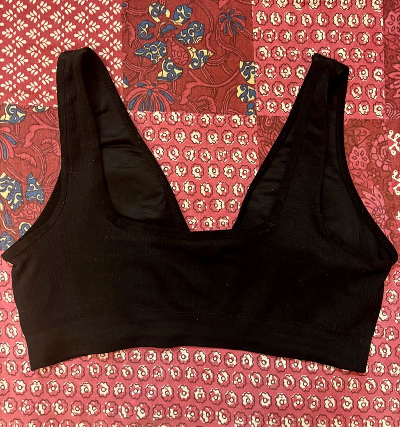 Deep neck Black Sports Bra
