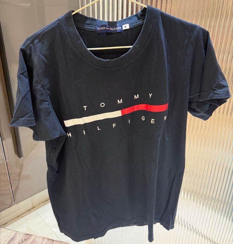Tommy Hilfiger Navy T-Shirt