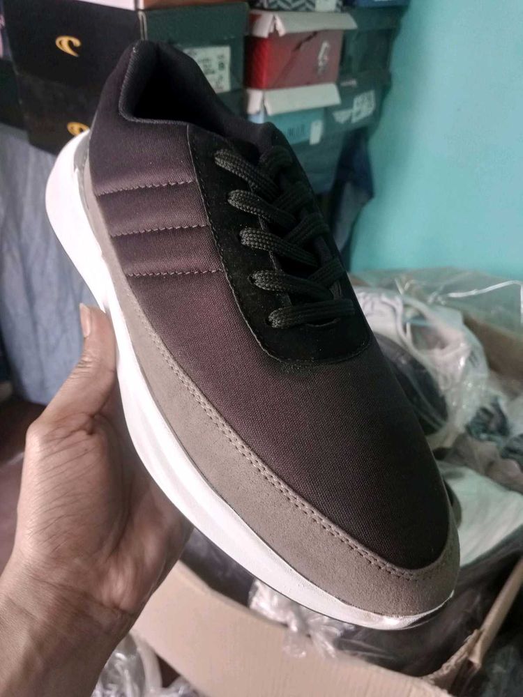 NEW NO USED SNEAKERS SHOES FOR MEN.
