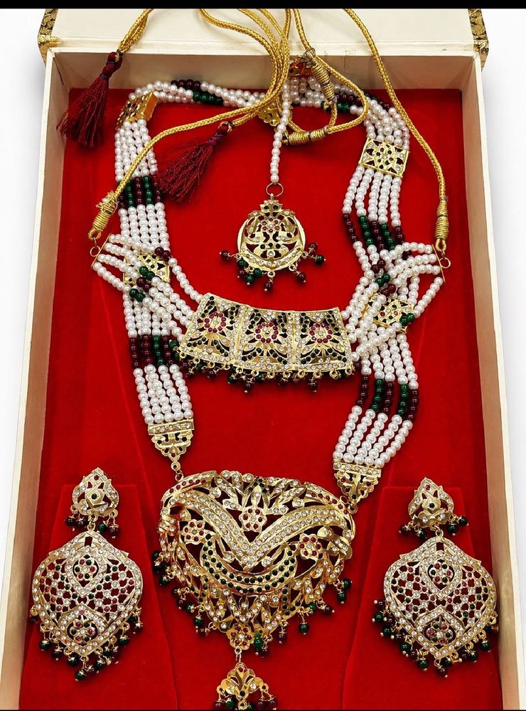 Exquisite Traditional Indian Jewellery Set