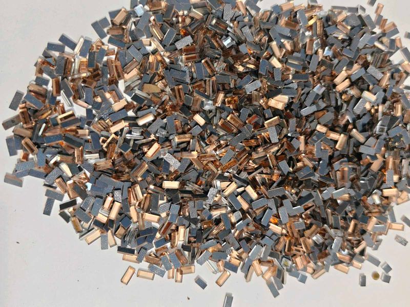 Sparkling Rhinestone Embellishments it's 140 gram