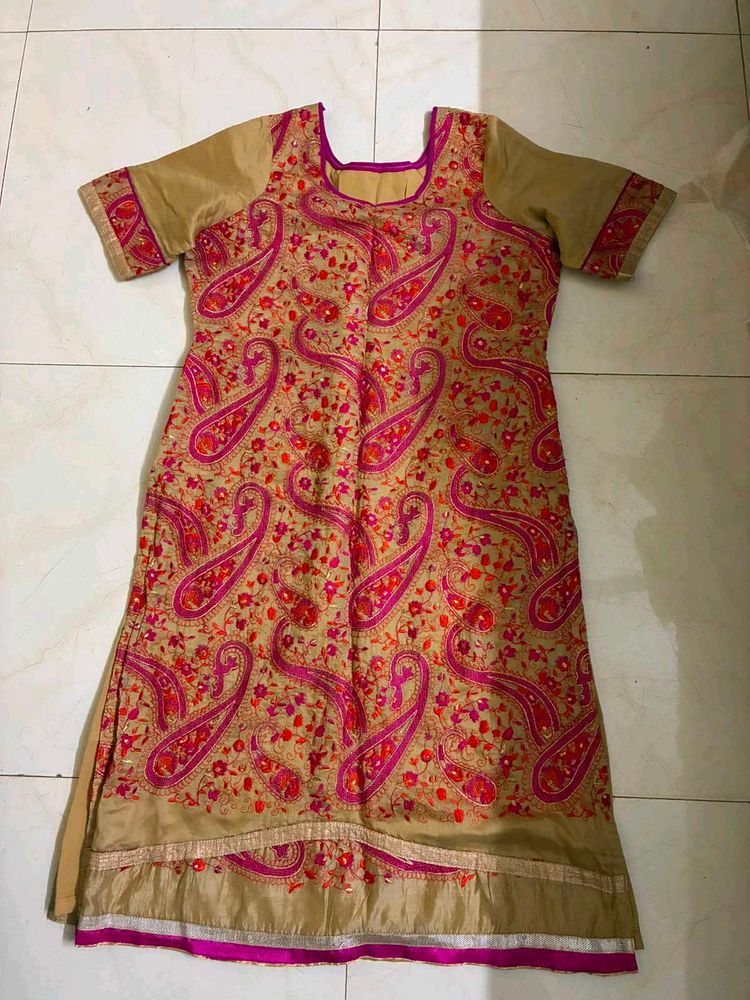 heavy embroidered kurta paisley pattern