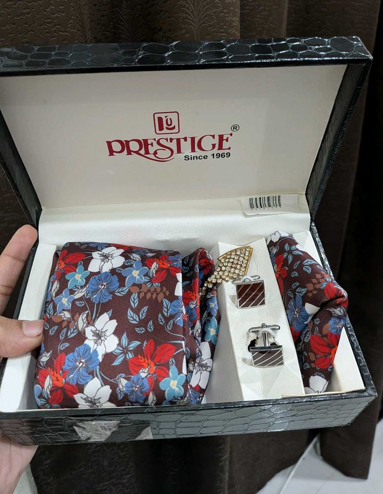 Prestige Tie, Pocket Square &amp; Cufflinks Set