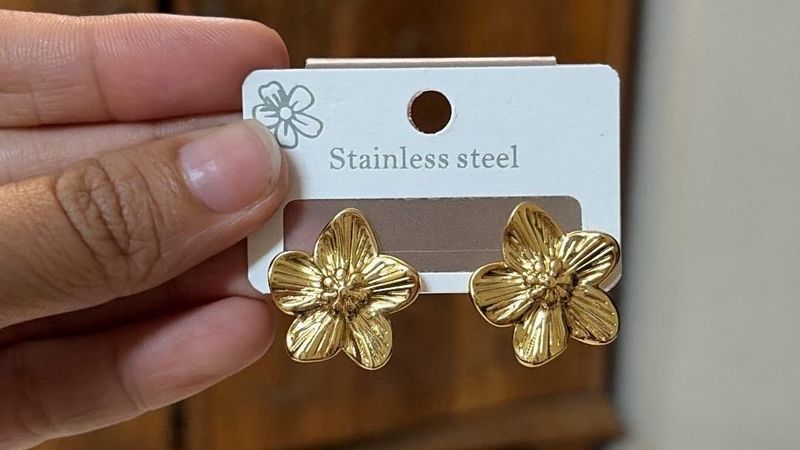 Gold Flower Earrings