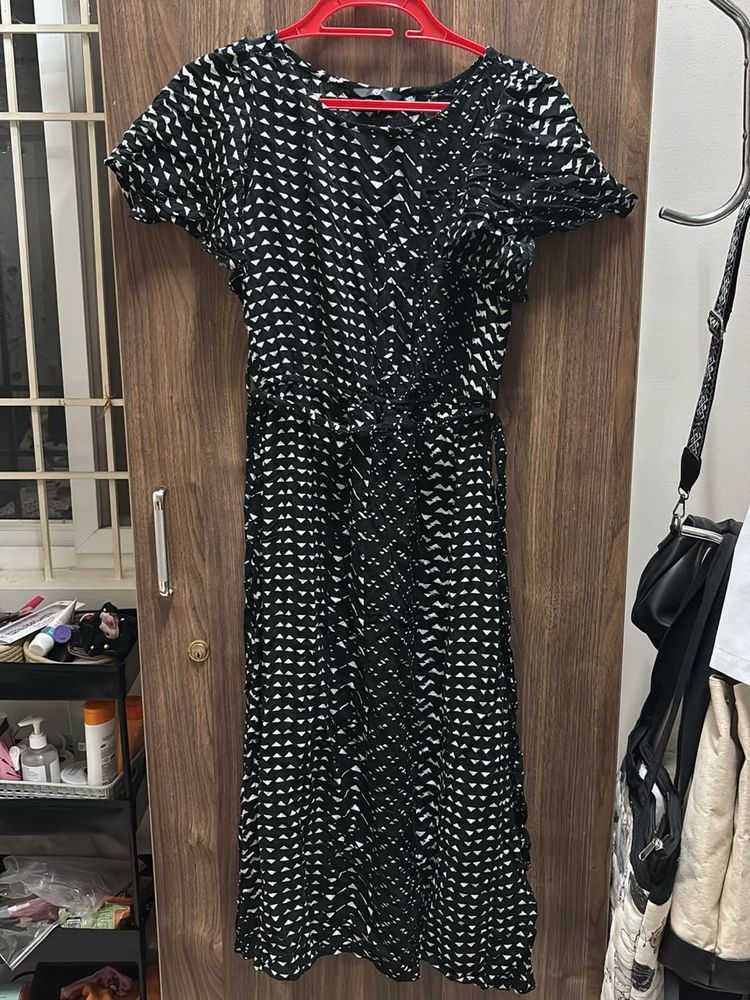 Stylish Black &amp; White Printed Midi Dress