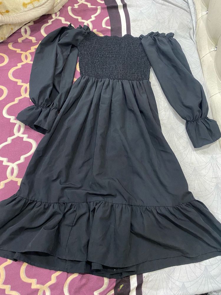 Chic Black Off-Shoulder Dress