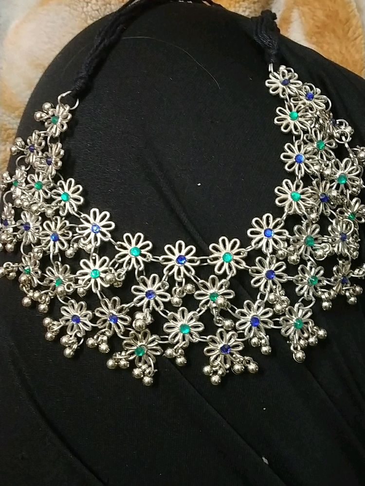 Beautiful Choker Set With Earrings