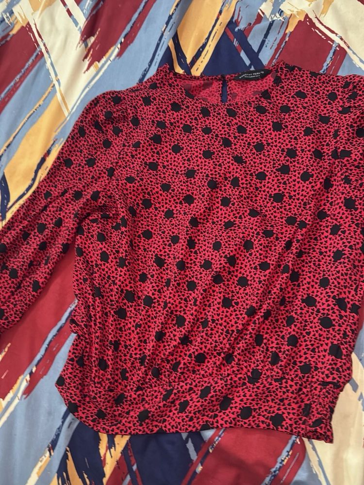 Chic Red &amp; Black Print Top