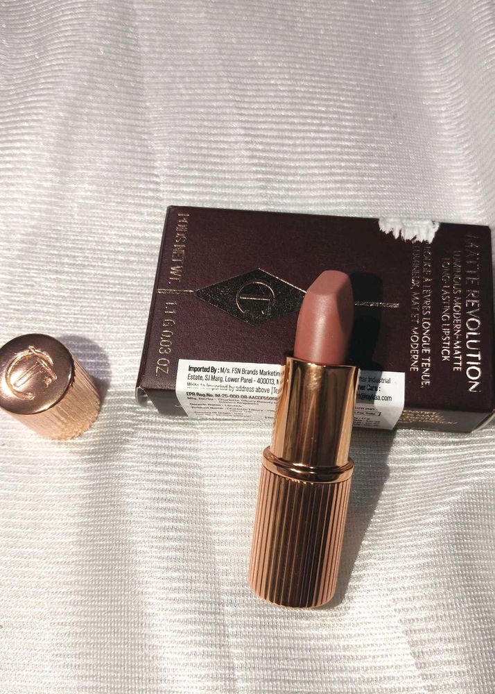 Charlotte Tilbury Matte pillow talk Revolution Lip