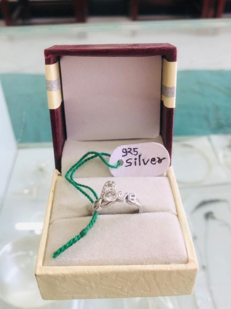 Pure 925 Silver Ladies Ring (wt:2.450g)