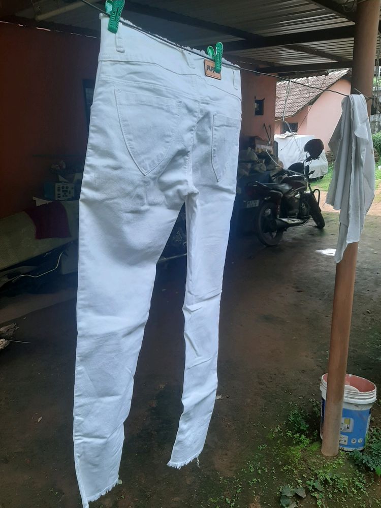 Women's White Skinny Look Bleached Stretchable Jeans