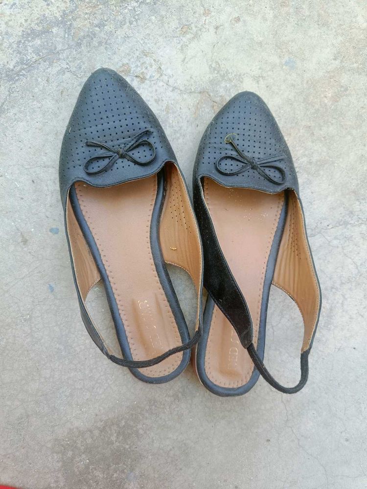 Chic Black Slingback Flats