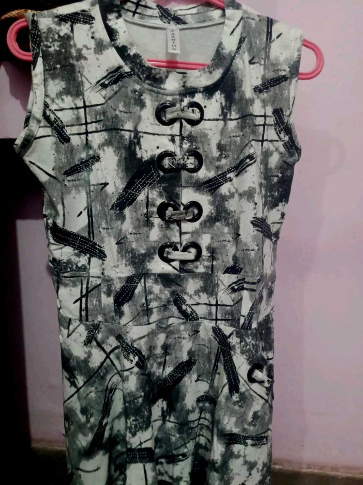 🖤 Abstract elegance printed flared sleeveless top