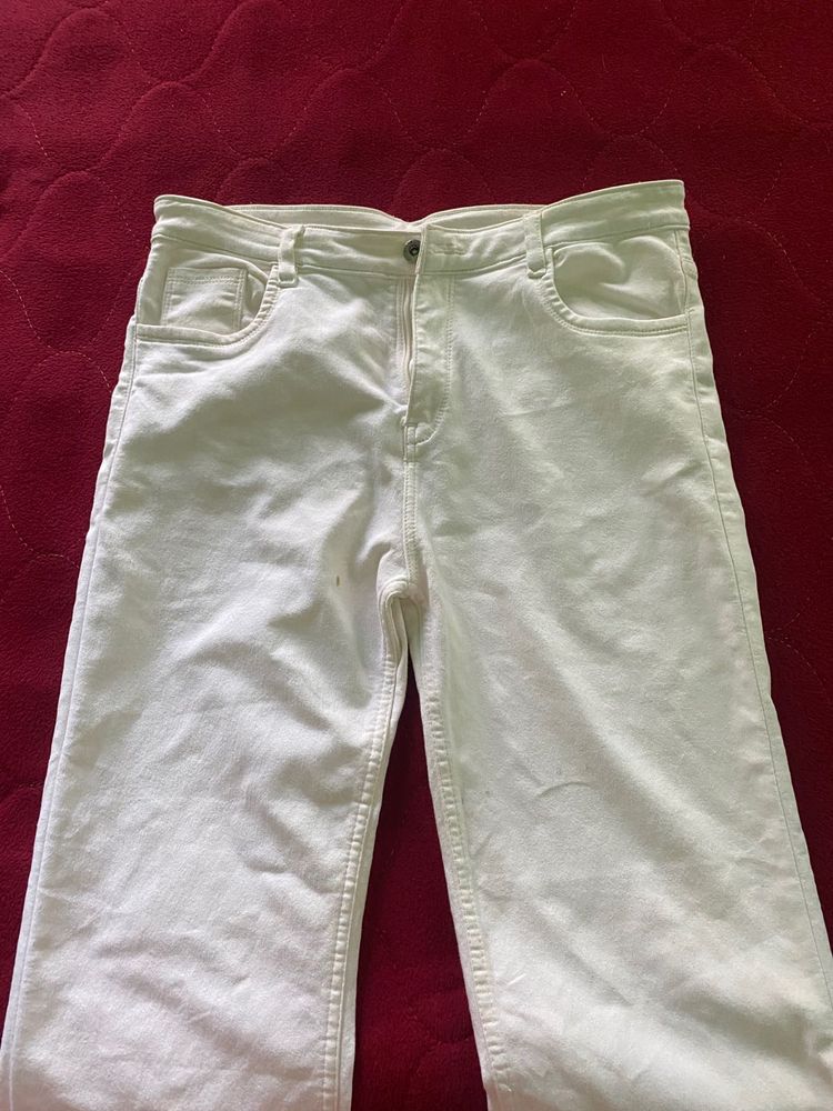 White High-Waist Jeans