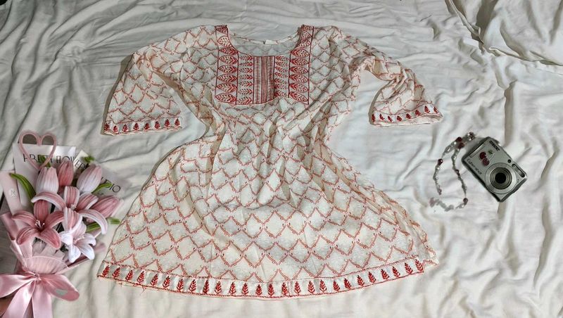 White &amp; Pink Printed Kurti