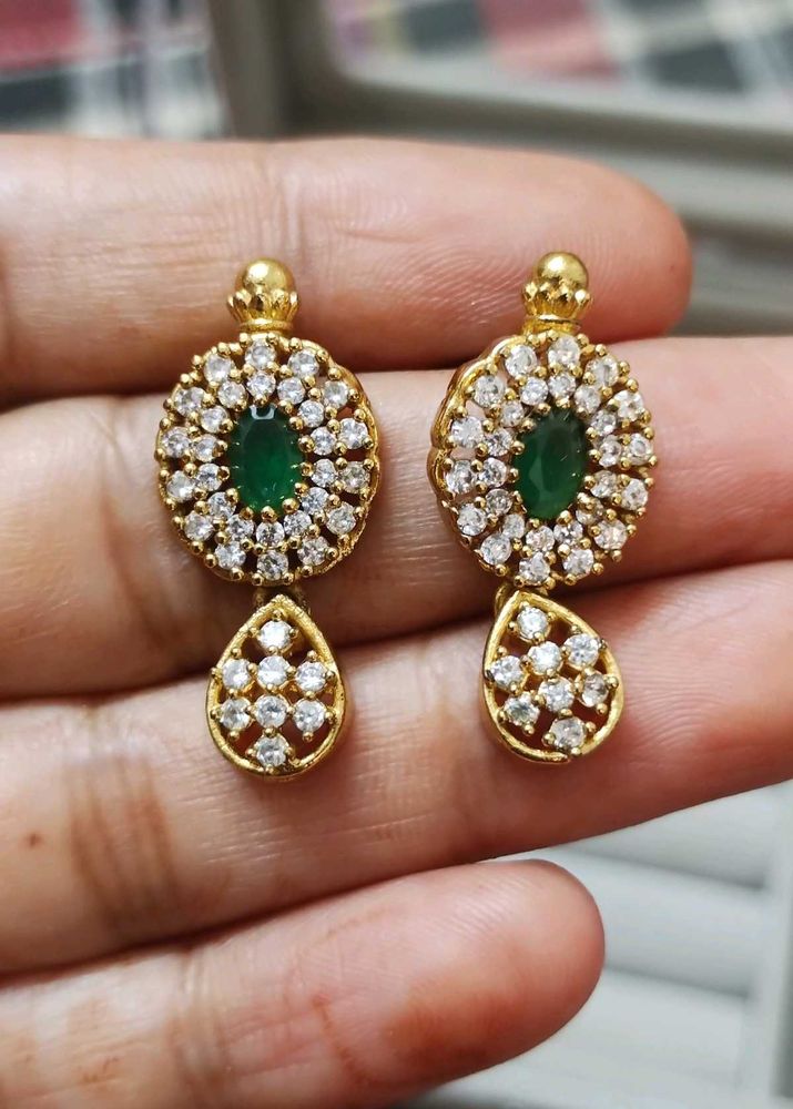 Elegant Emerald &amp; Diamond Earrings