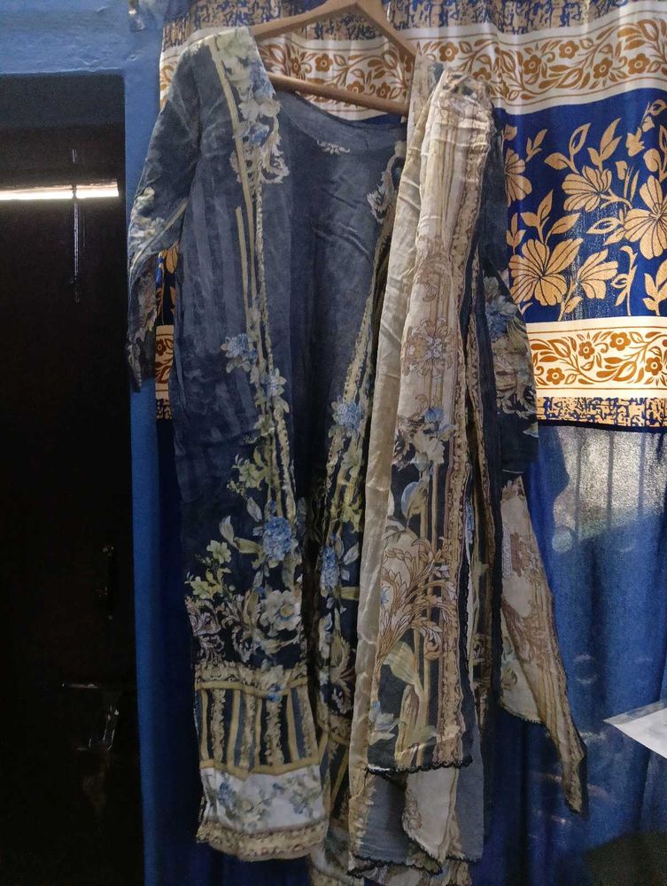 Graceful Pakistani Suit with Dupatta – Timeles
