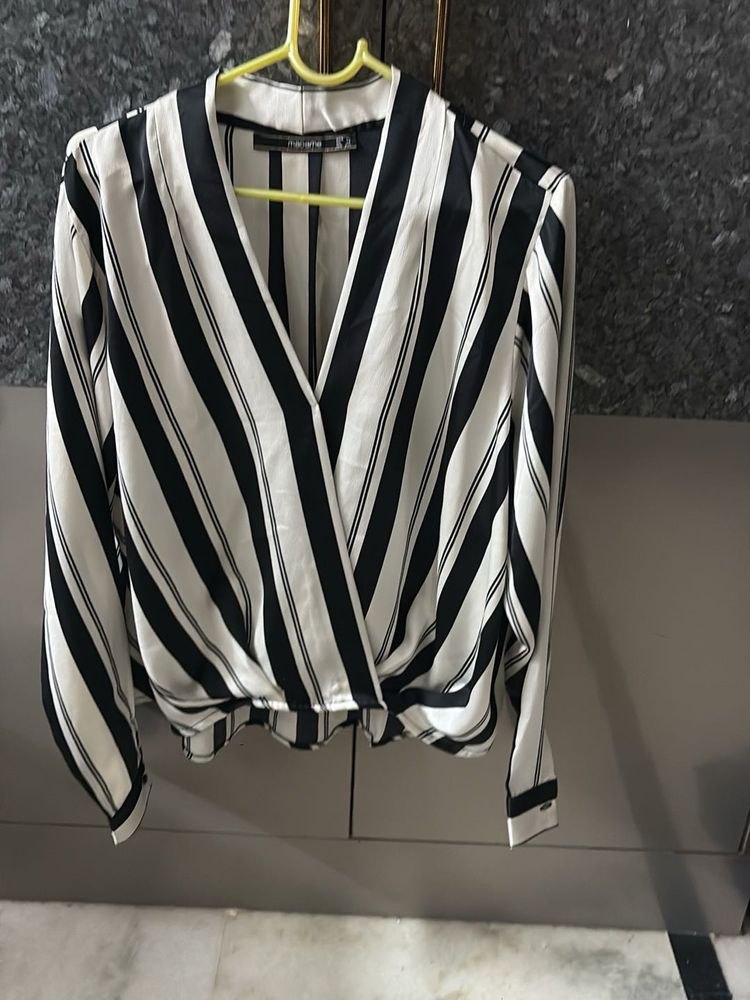 Chic Striped V-Neck Blouse