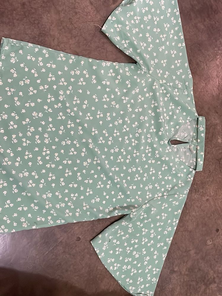 Floral Print Bell Sleeve Top