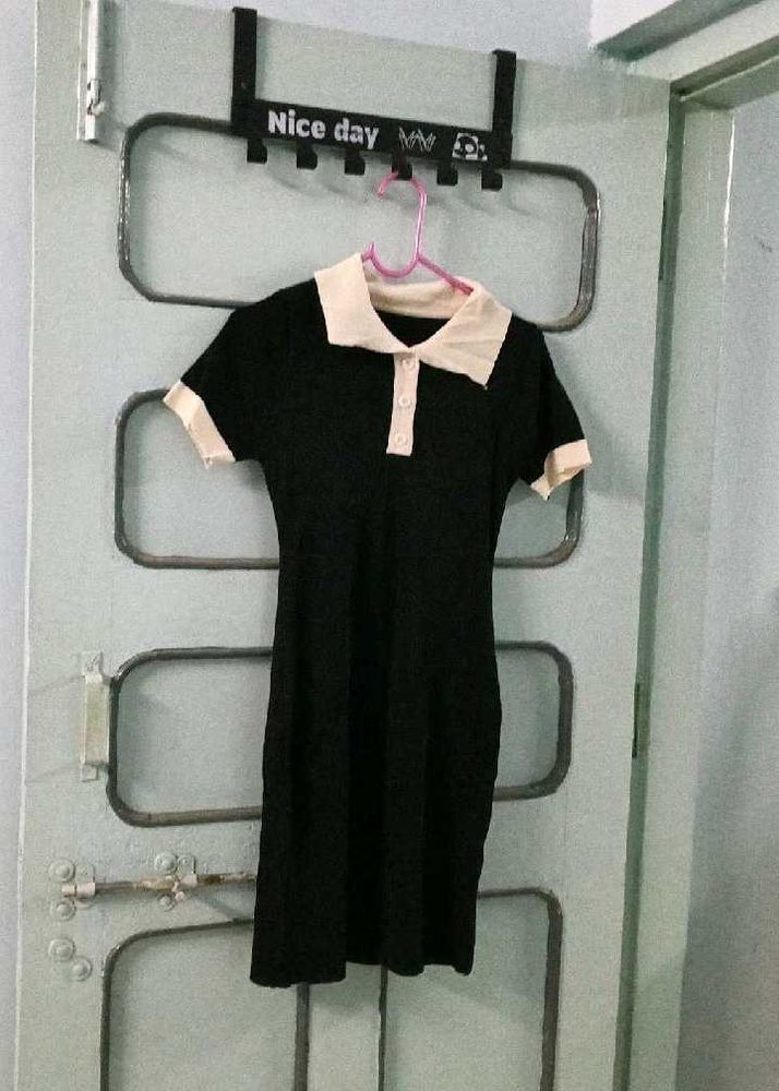 Chic Black Collared Dress