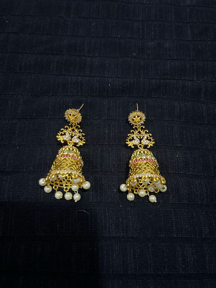 Elegant Pearl and Gold Jhumka Earrings