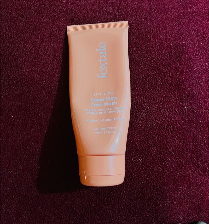Foxtale Super Glow Face Wash