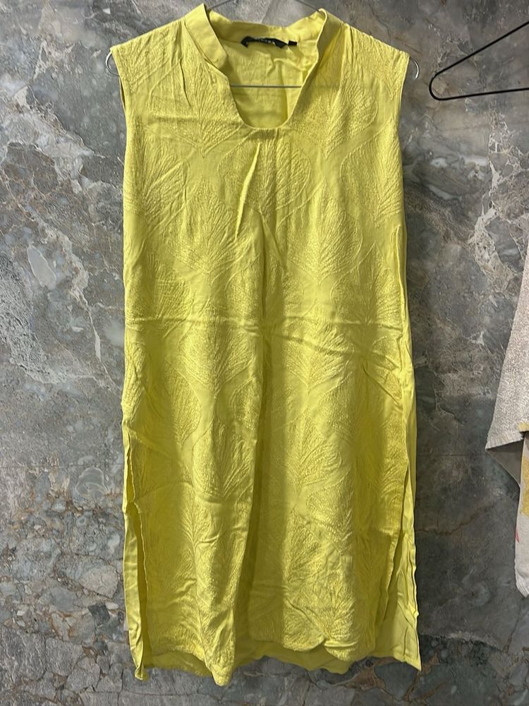 Yellow Textured Sleeveless Kurta