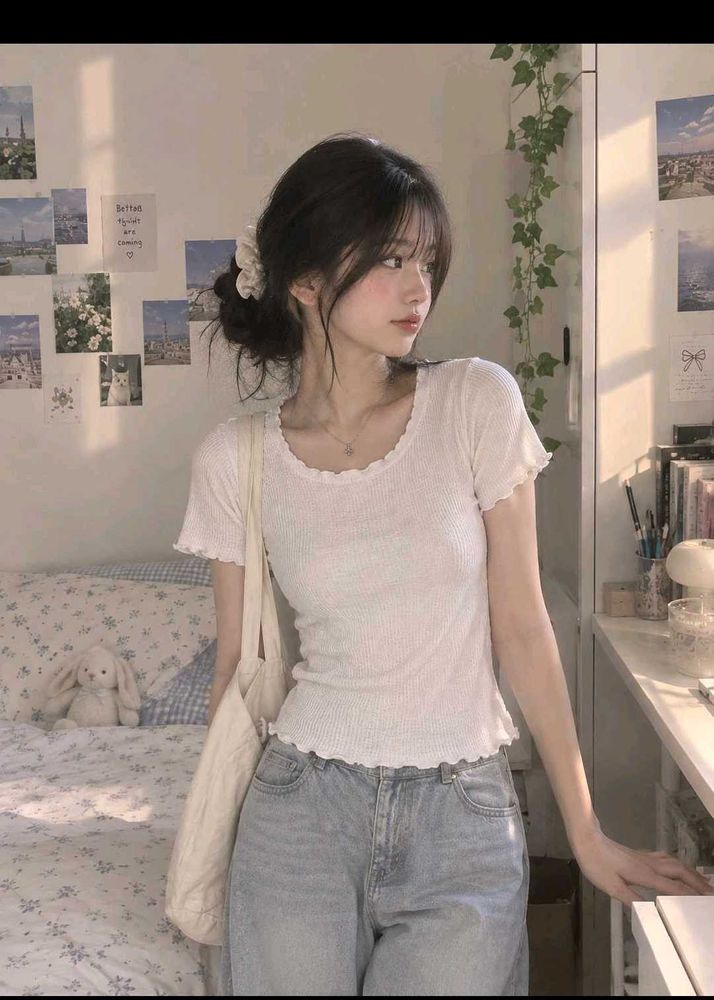 CLEARANCE SALE!💗Cute White Ribbed Lettuce Hem Top