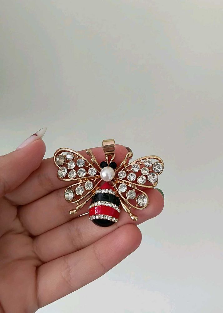 Gold Bee Pendant Necklace 🐝✨ | Rhinestone / Cute
