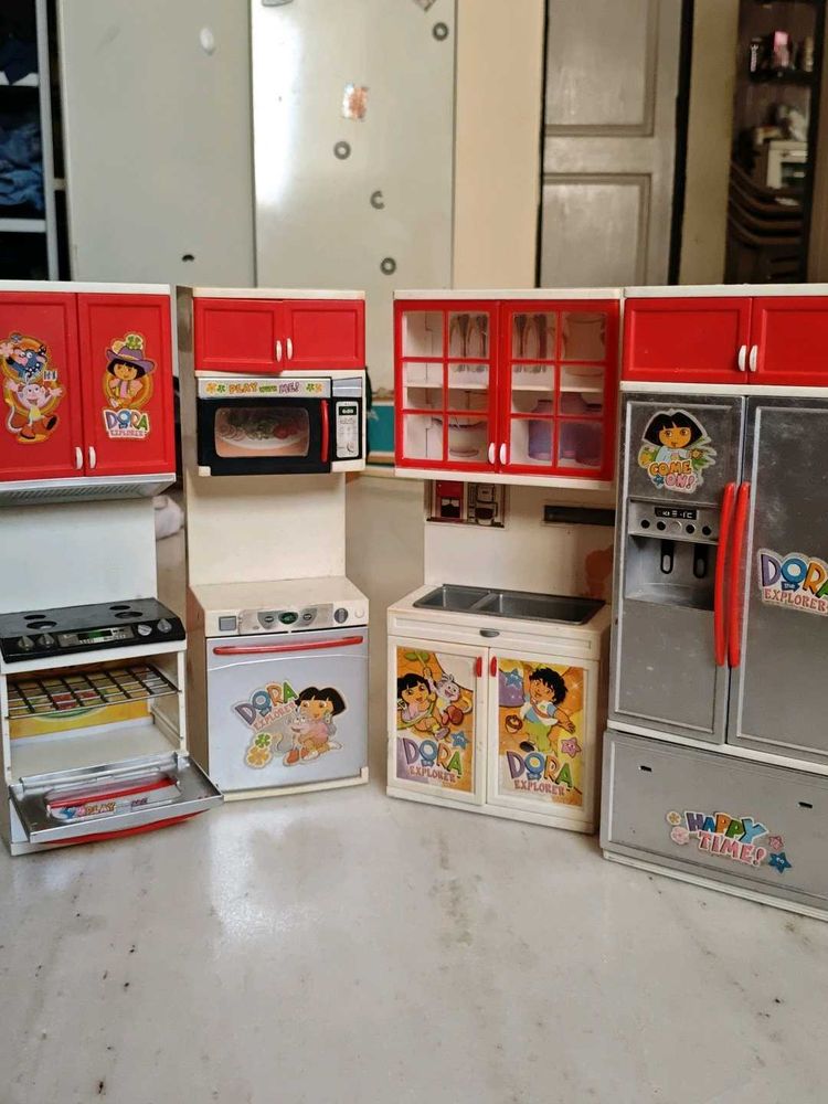 Dora the Explorer Toy Kitchen Set