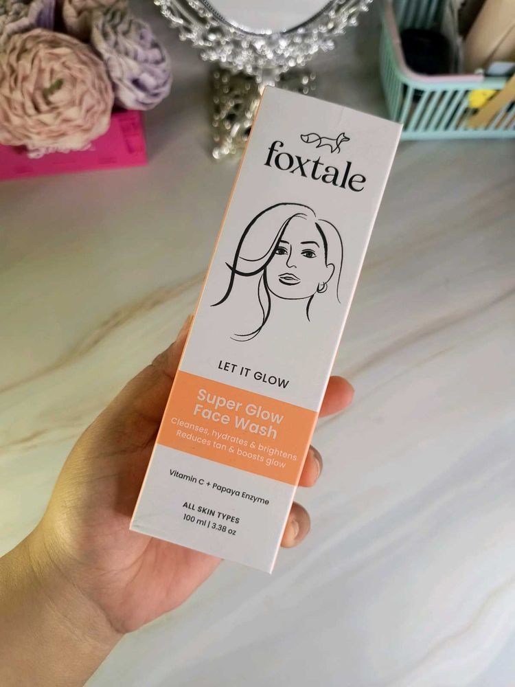Foxtale Super Glow Face Wash