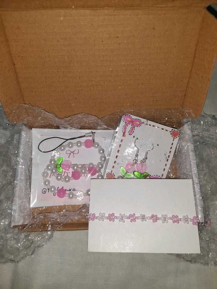 Pink Theme Raksha Bandhan Gift Box🩷