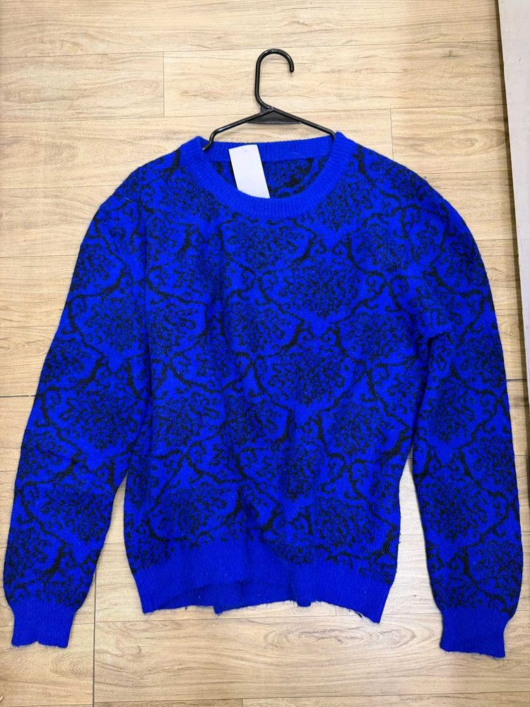 Vibrant Blue Retro Patterned Cozy Top
