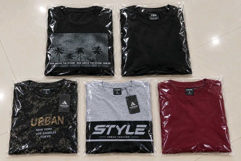 T shirts real sa bhot alag but pura new hai .Set o