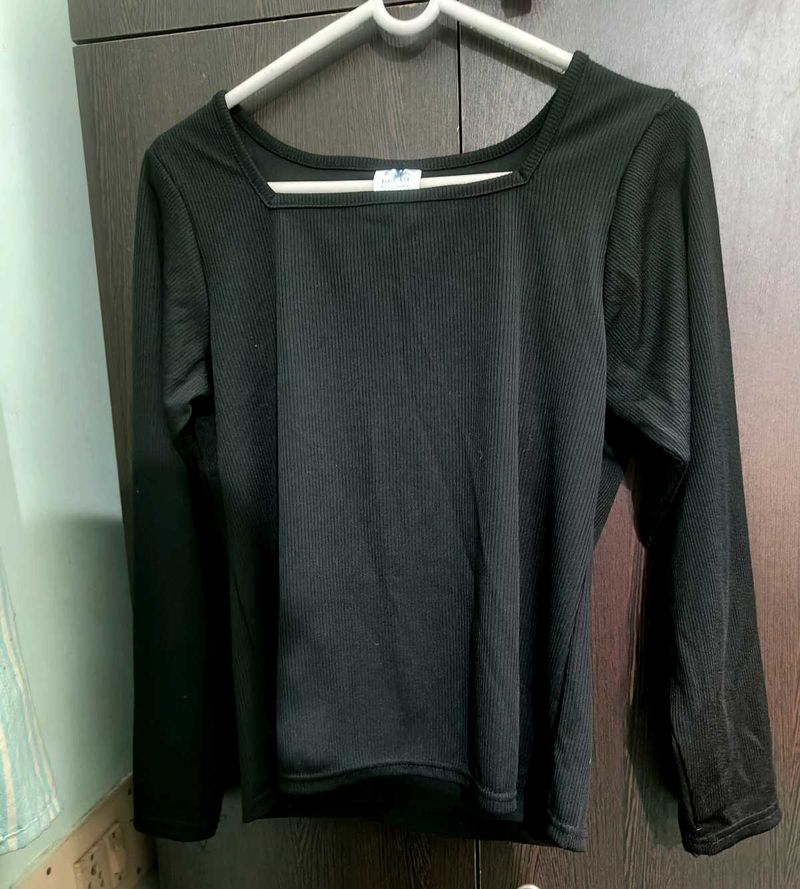 Ribbed Simple Black Tee
