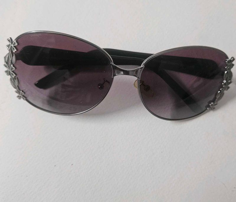 Chic Embellished Oval Sunglasses