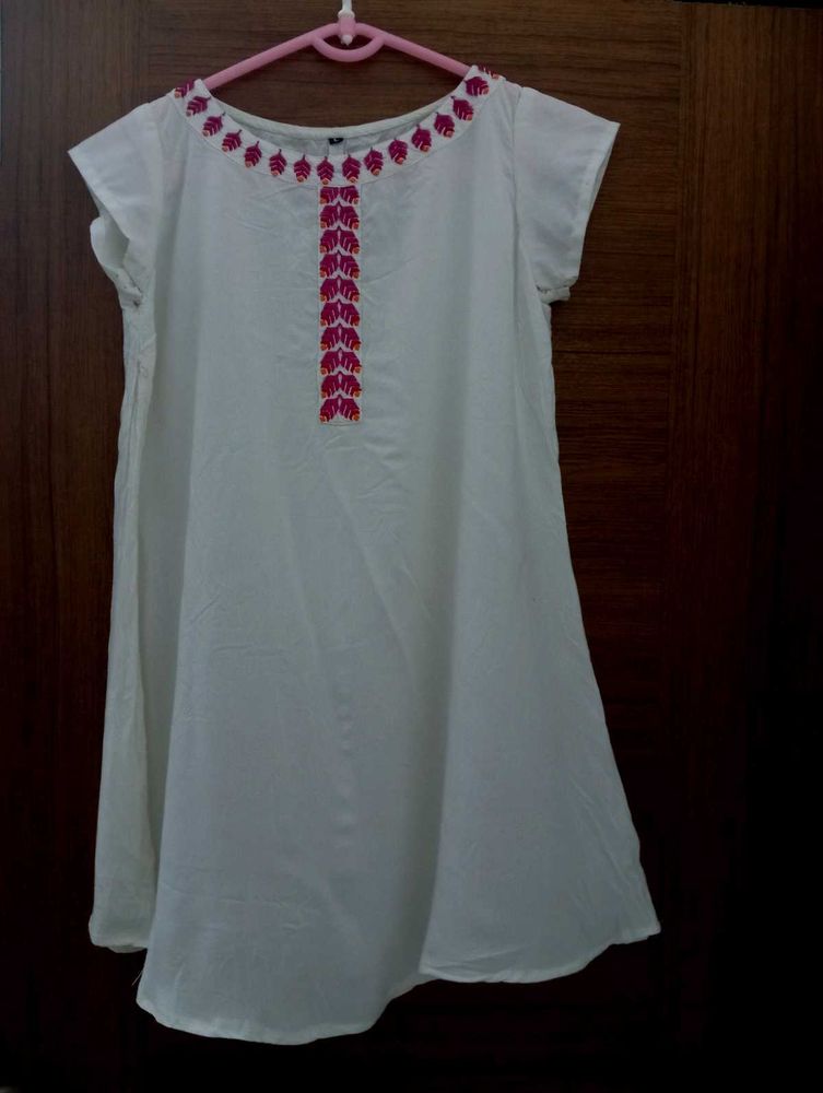 Elegant White Kurta with Pink Embroidery