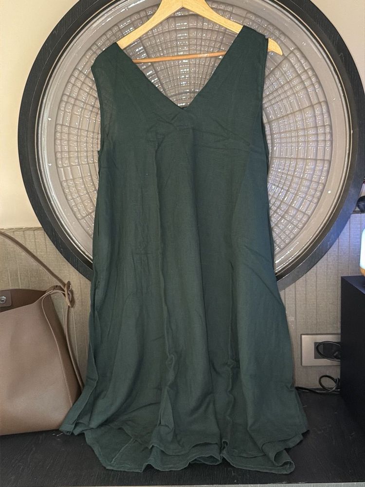 Women's Dark Green V-Neck Sleeveless Dress