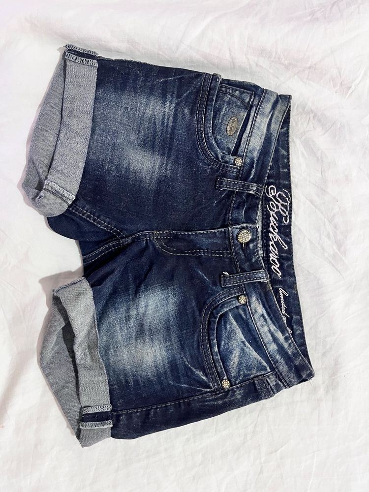 Stylish washed mini shorts